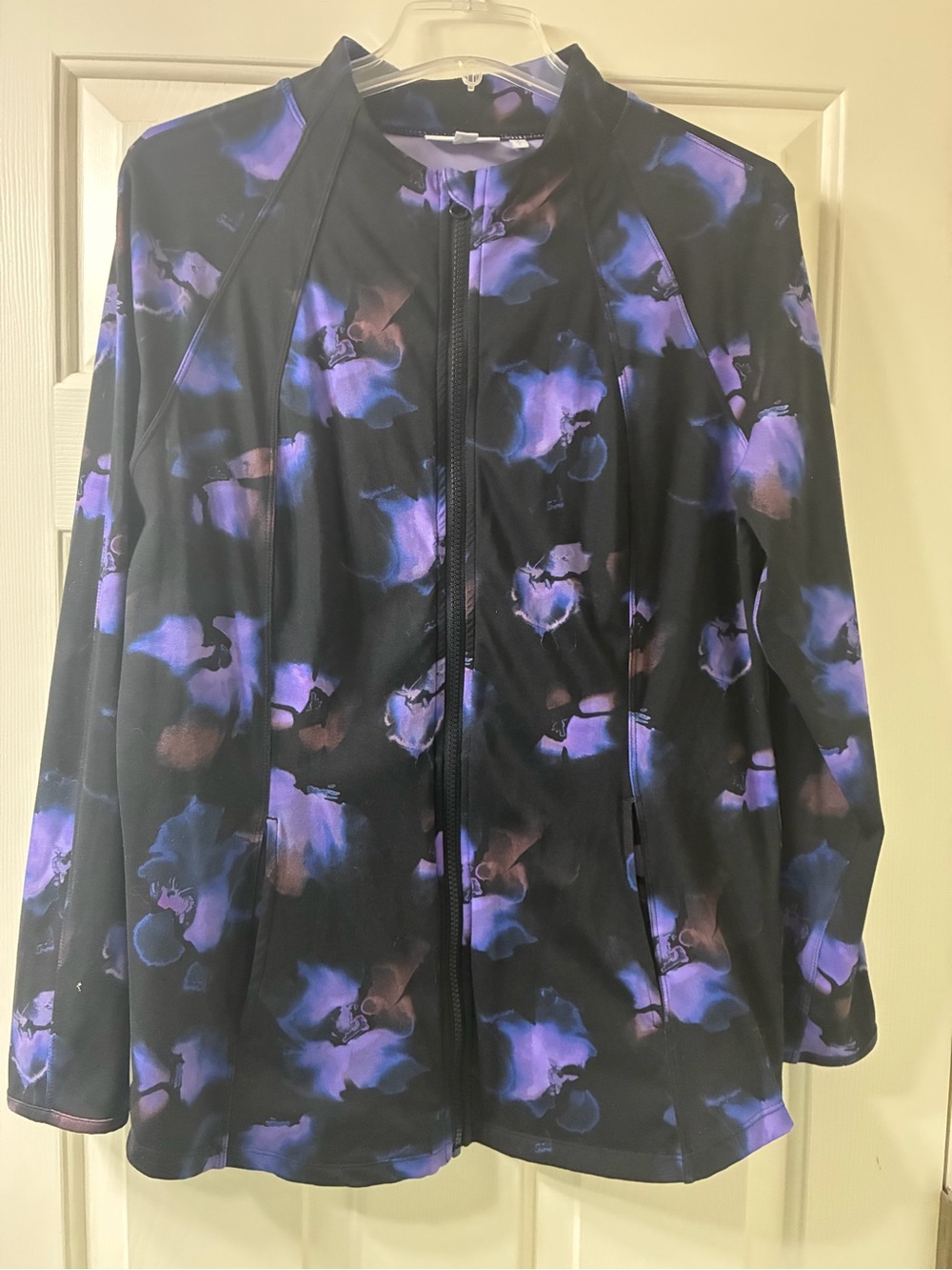 Women’s Chicos, lightweight full zipper jacket size large